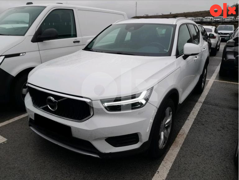 Volvo XC 40 D4 AWD Automatik Momentum VIRTUAL LED